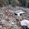 Maltempo in India, frana seppellisce veicoli su una strada